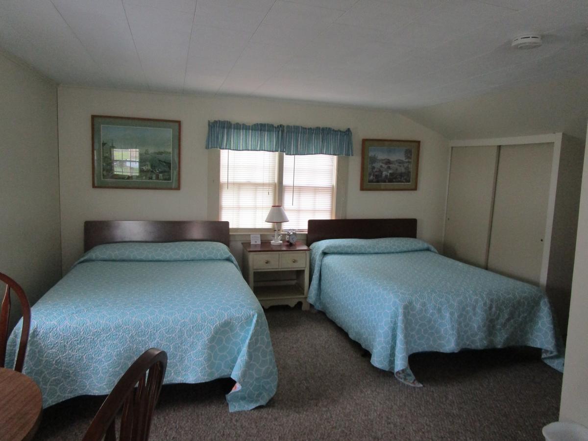 Shea'S Riverside Inn & Motel Essex Exterior photo
